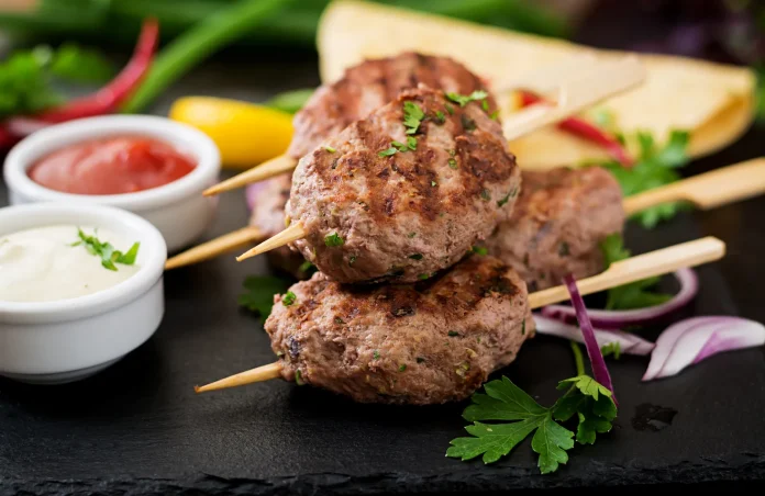 كرات اللحم على الطريقة التركية: وصفة شهية وسريعة