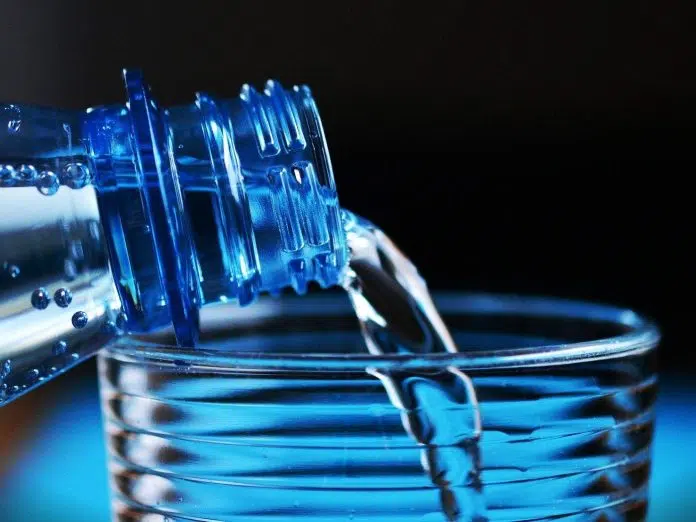 ماذا يحدث إذا شربت الكثير من الماء؟