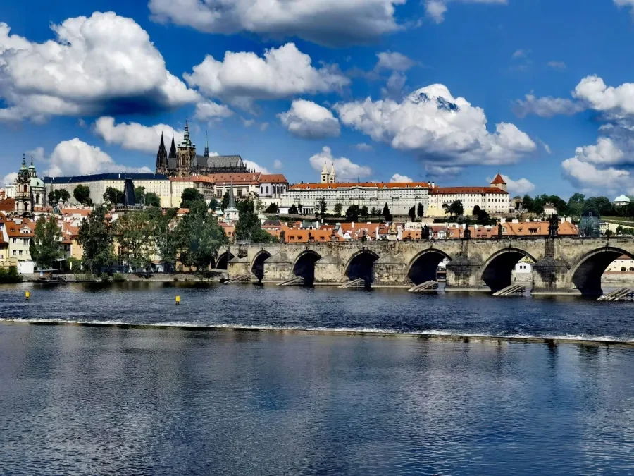 سافري إلى براغ بذكاء.. دليلك لاستكشاف المدينة بأقل التكاليف
