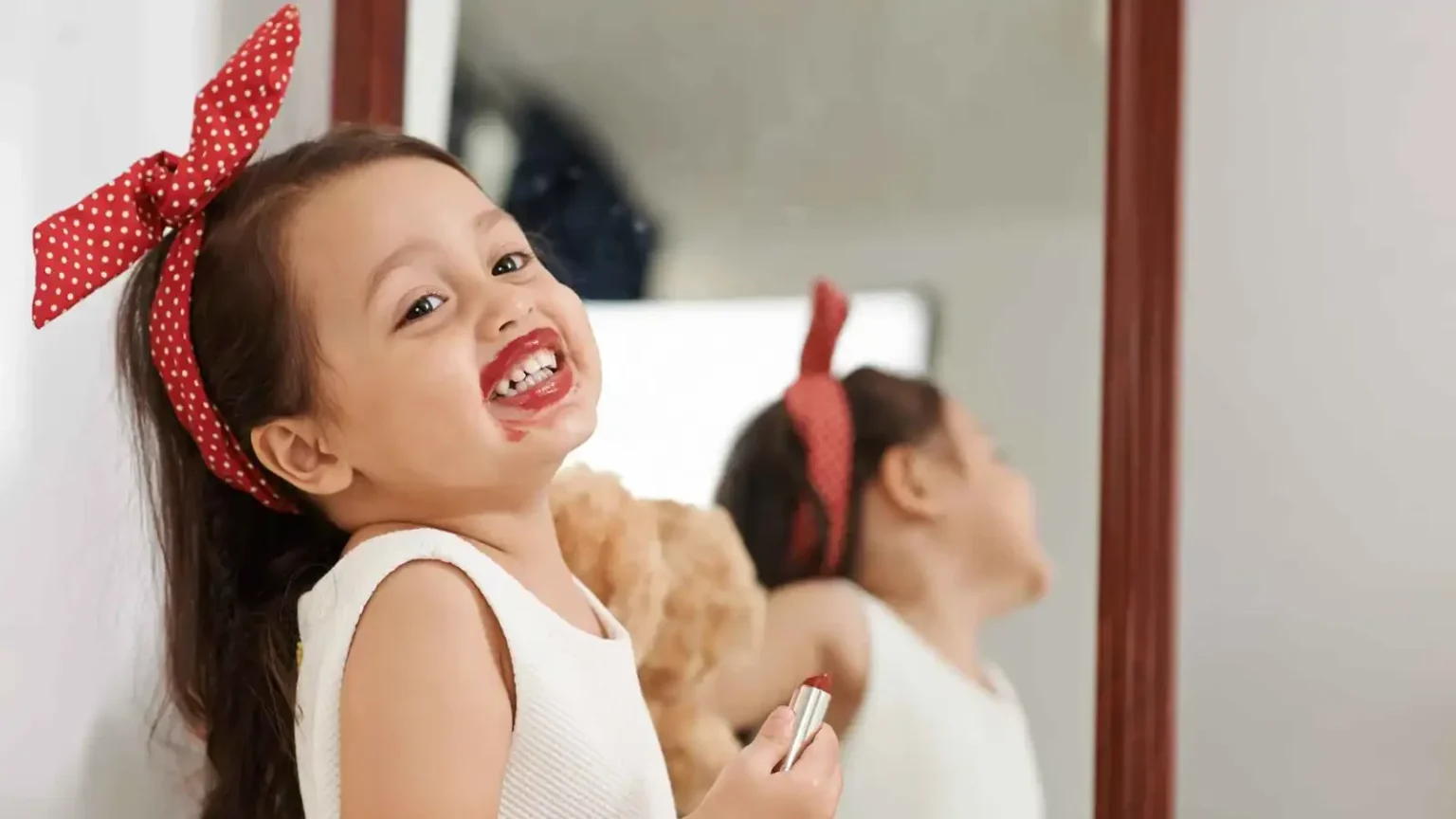 ما تأثير مستحضرات التجميل على نمو أطفالك؟