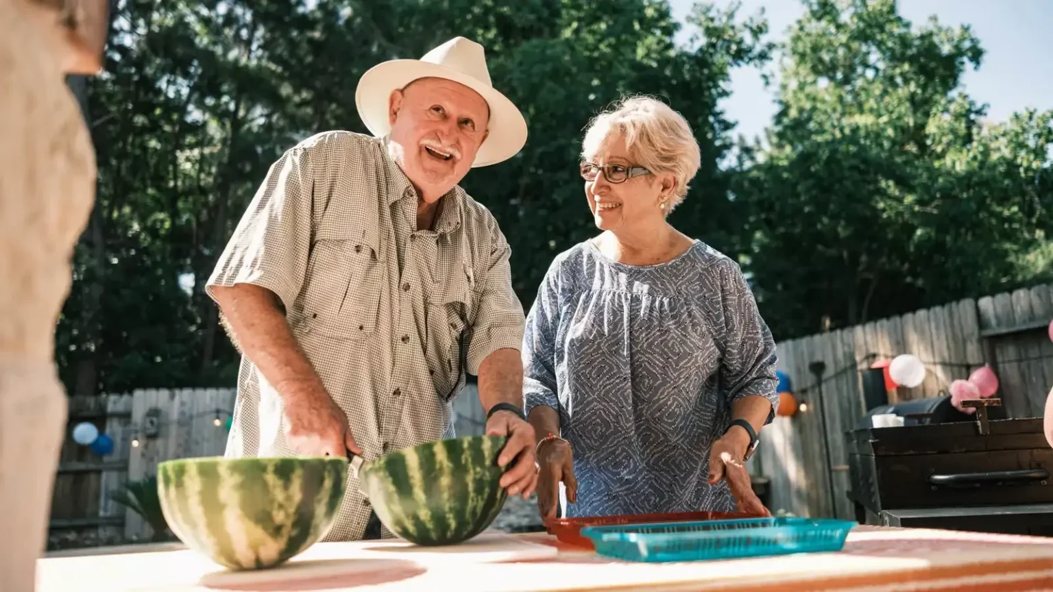 إرشادات غذائية لصيف آمن وصحي للمسنين