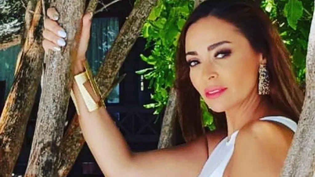 فستان صيفي: داليا البحيري بإطلالة جذابة