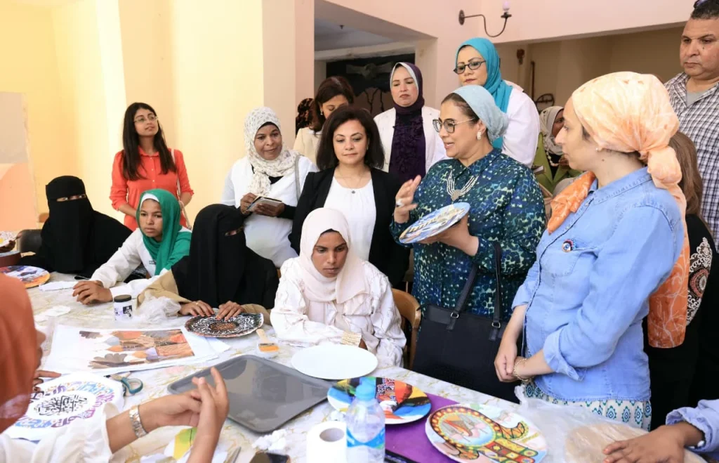 المستشارة أمل عمار تتفقد برامج وأنشطة المجلس القومي للمرأة بشلاتين