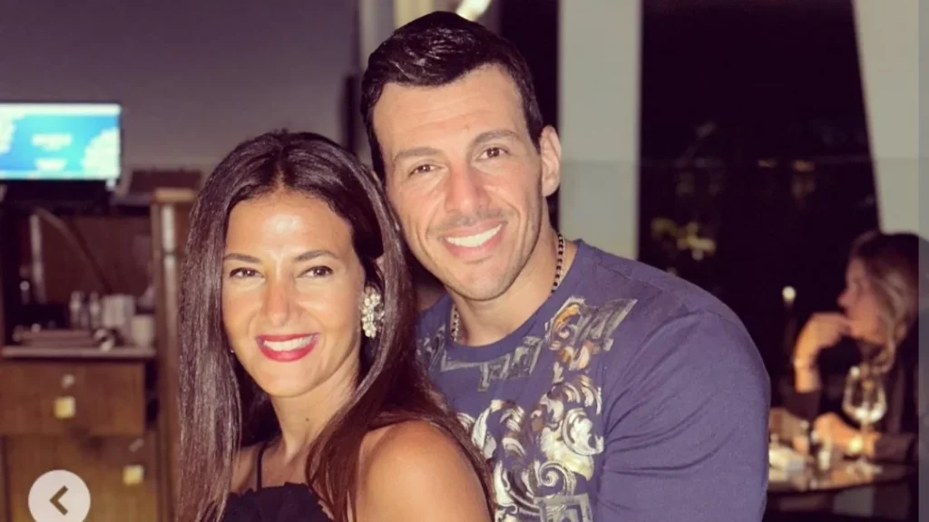 دنيا سمير غانم بإطلالة بحرية تبرز رشاقتها على الشاطئ