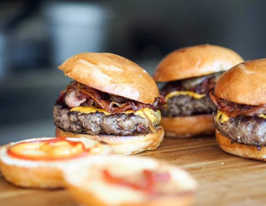 صنع البرجر من الصفر في المنزل