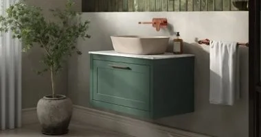 5 أشياء لا تضعها مطلقًا في الحمام الصغير — اكتشف البدائل لتوفير المساحة