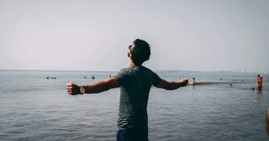 4 أبراج تفضل قضاء إجازتها على السواحل.. تجد نفسها هناك