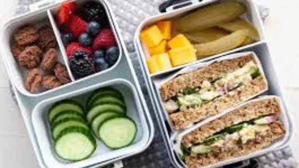 كيفية اختيار لانش بوكس صحي لضمان وجبات متوازنة لطفلك