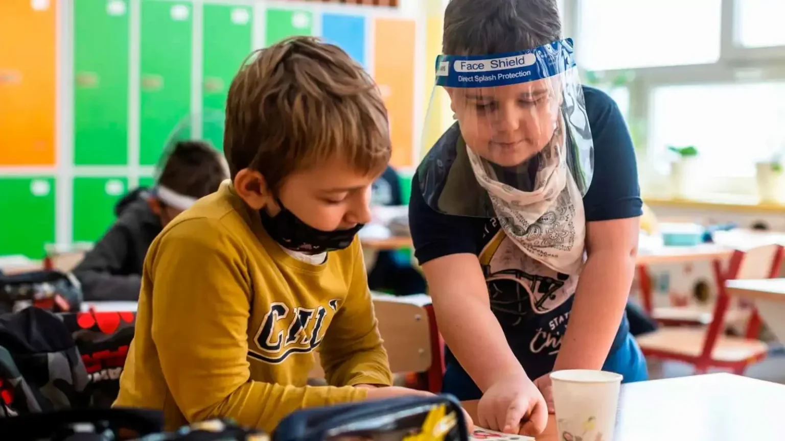 وفاة 25 طفلاً تثير قلق مسؤولي الصحة في الولايات المتحدة بشأن لقاحات كوفيد