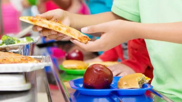 حسام موافي يحذر طلاب المدارس من عادة تؤدي إلى الإصابة بجرثومة المعدة