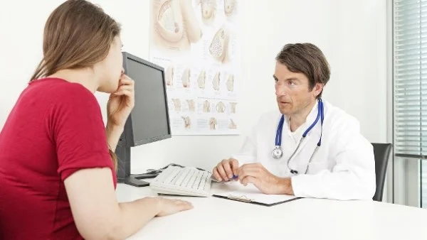 كل ما يجب أن تعرفينه عن سرطان عنق الرحم: أسبابه وأعراضه