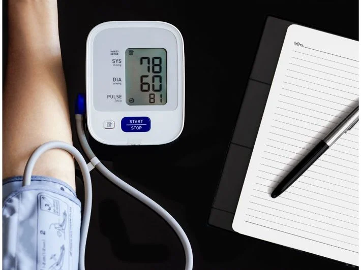 نصائح طبيعية للوقاية من هبوط ضغط الدم عند الوقوف