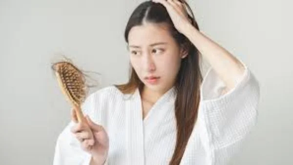تساقط الشعر: 10 نصائح للتغلب على التوتر واستعادة الحيوية