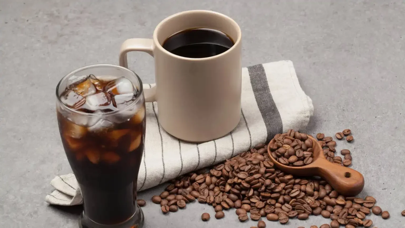 قهوة باردة أم ساخنة: فروق في الطعم والفوائد الصحية