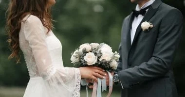 ما هو السن الأنسب لزواج مستقر والحد من خطر الطلاق؟ دراسات تكشف