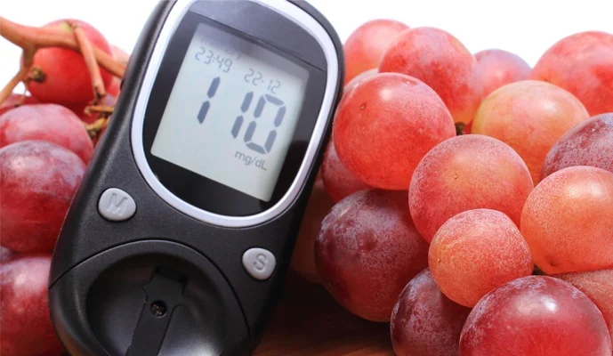 تحذير طبي: العنب غير مناسب لمرضى القرحة والسكري والسمنة