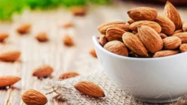 اللوز: المكسرات المعجزة لصحة القلب والذاكرة والعظام وفوائد قد لا تعرفها