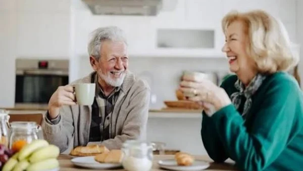 وفاة مبكرة واكتئاب: دراسة تكشف مخاطر تأخير وجبة الإفطار لدى كبار السن