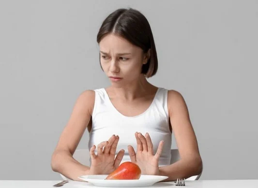 فقدان الشهية العصبي: اضطراب خفي وراء هوس الكمال والمظهر