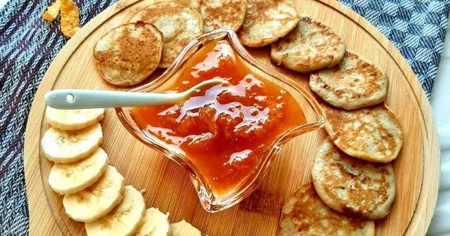 وصفة سهلة لميني بان كيك بالموز للأطفال