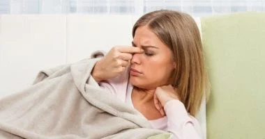 أعراض انسداد الجيوب الأنفية وتأثيرها على التنفس وجودة النوم