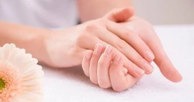 تعرّق اليدين من علامات فرط نشاط الغدة الدرقية: طرق التشخيص والعلاج