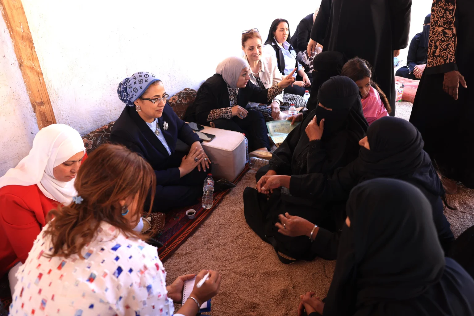 رئيسة المجلس القومي للمرأة تلتقي بنساء وادي منحر الناقة