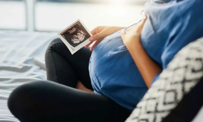 دراسة تكشف ارتباط ضغوط الحمل بقلق البالغين 1 afkarjadida.com 20250927897126
