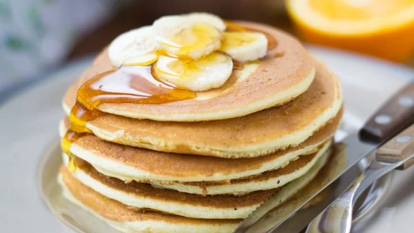 وصفة البان كيك الصحي بالموز لطفلك