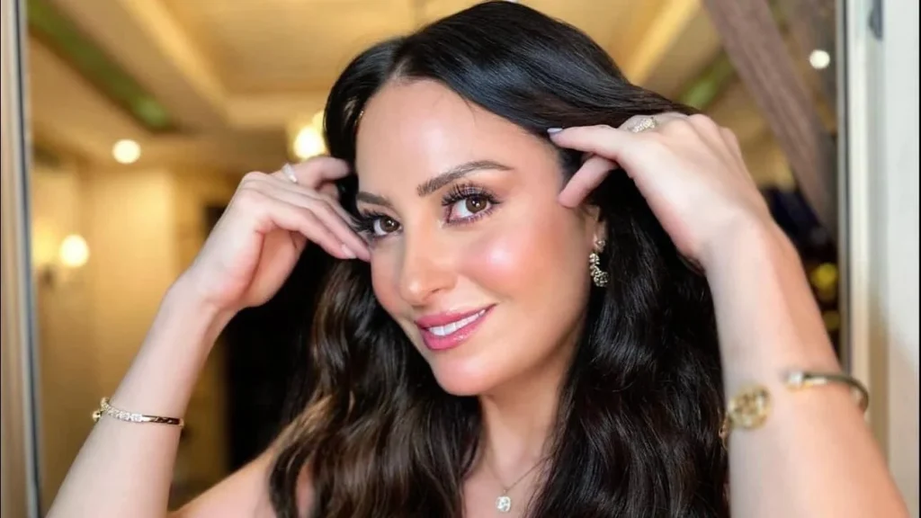 فستان منفوش يبرز جمال نرمين الفقي