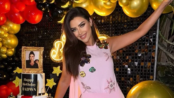 عيد ميلاد رضوى الشربيني الـ44 يشعل السوشيال ميديا بـ17 صورة