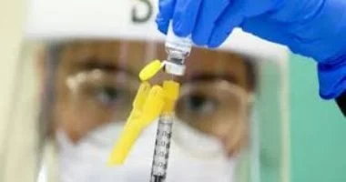 حقنة في الذراع: لقاح يحمي كبار السن من العمى