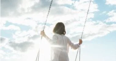 تفسير حلم اللعب في ساحة المدرسة: حنين للماضي ورغبة التحرر