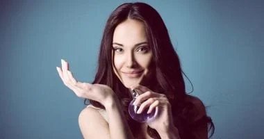 أفضل 4 عطور خريفية للميزان: الفانيليا للرومانسية والورد للحنين