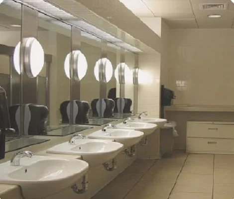 الجراثيم في دورات المياه العامة: مخاطر وطرق الوقاية