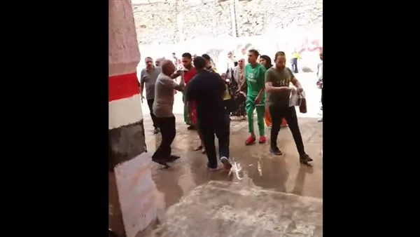 عاجل: تفاصيل واقعة ضرب معلم بالشبشب في مدرسة بالجيزة