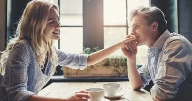 الكراش من مواليد الميزان؟ 5 تصرفات تكسب قلبه بسهولة