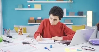 كيف تتعاملي مع الضيوف المفاجئين أثناء الدراسة؟ 5 نصائح لاستقبالهم