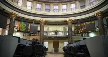 هبوط المؤشر الرئيسي عند منتصف الجلسة مع تراجع أسهم قيادية