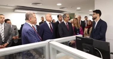 وزير الاتصالات يفتتح مركز فاوندإيفر العالمية في الأقصر