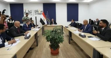 وزير الاتصالات يتابع تجارب خريجي المبادرات بمركز كريتيفا قنا 