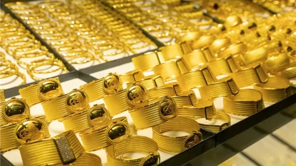 بعد قفزة تاريخية.. الذهب يفاجئ الجميع والجنيه يصل إلى قمة جديدة