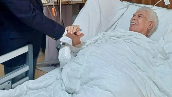 القلب الأبيض.. آخر صورة للكابتن حسن شحاتة بالمستشفى