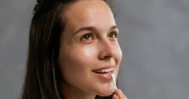 وصفة طبيعية لتحضير زبدة الشفاه في المنزل.. ستحتاجينها للخريف