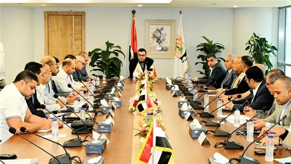 وزير الإسكان يلتقي رؤساء أجهزة المدن بشرق القاهرة لمتابعة ملفات العمل
