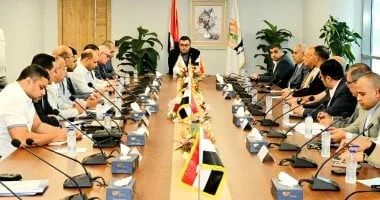 وزير الإسكان يعقد اجتماع مع رؤساء أجهزة مدن شرق القاهرة لمتابعة الملفات