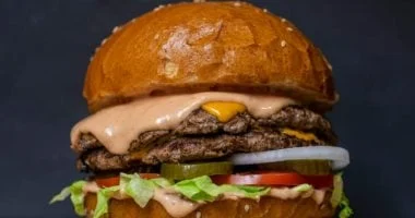 مطعم إسباني يطرح أغلى برجر في العالم بسعر يساوي ثمن سيارة