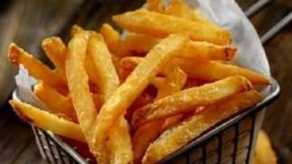 الإفراط في تناول البطاطس المقلية يعرّض حياة الأطفال لخطر كبير