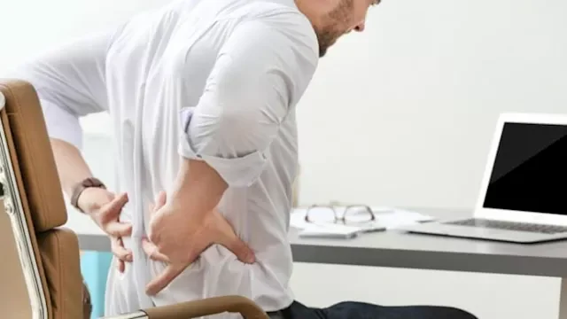 خطوات بسيطة لتجنّب مخاطر الجلوس الطويل