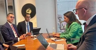 وزير الاستثمار يلتقي مسؤولي فيتش لبحث تعزيز الجدارة الائتمانية الحكومية